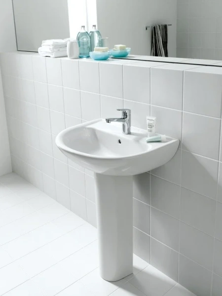 Раковина Laufen Pro 55 см с 1 отверстием для смесителя 8.1095.1.000.104.1 (детальная фотография), полукруглая, тюльпан