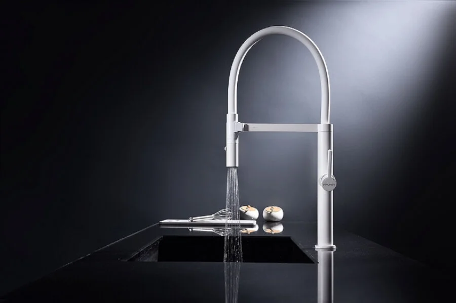 Смеситель для кухни Paulmark Leader белый матовый Le214101-431 (детальная фотография), белые