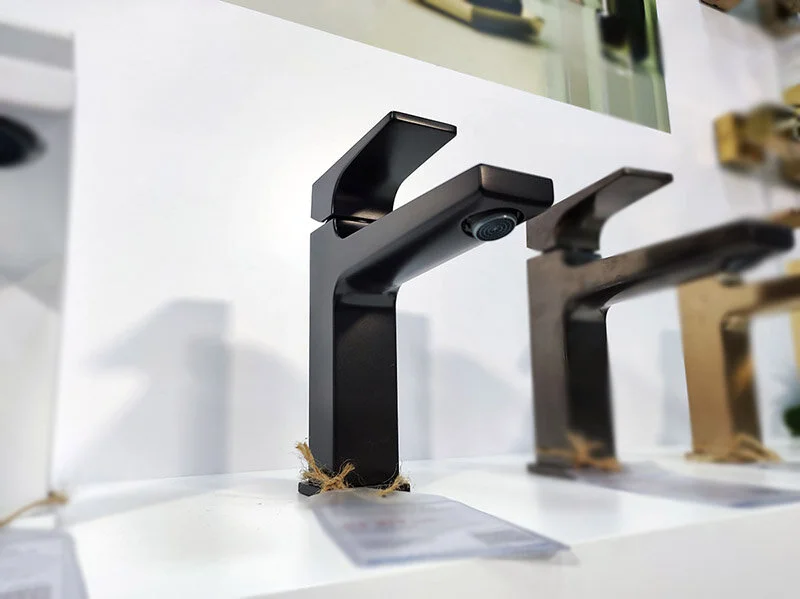 Смеситель для раковины Hansgrohe Metropol матовый черный 32507670 (детальная фотография), однорычажные, двухрычажные