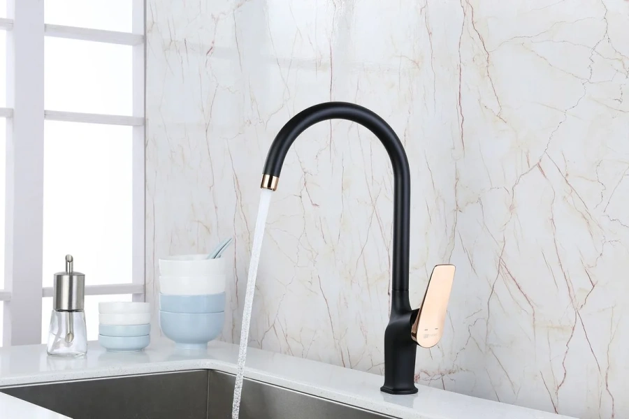 Смеситель для кухни Lemark Bronx черный/золото LM3705BLR (детальная фотография), комбинированные