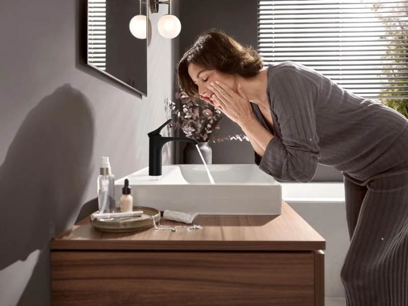 Смеситель для раковины Hansgrohe Vivenis матовый черный однорычажный 75022670 (детальная фотография), в наличии