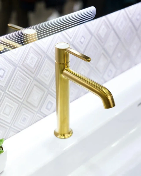 Смеситель для раковины Cezares Eco брашированное золото ECO-LC-BORO-W0 (детальная фотография), золото