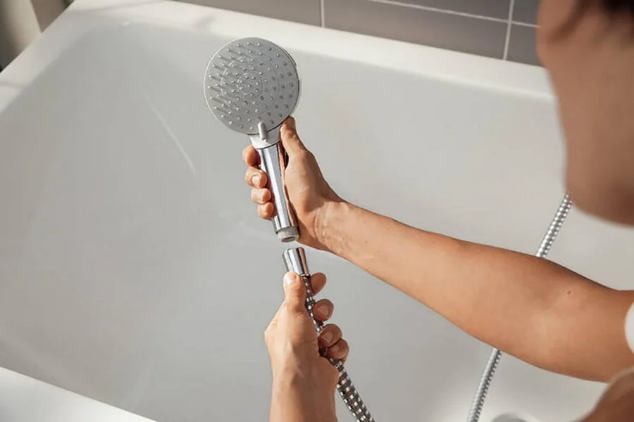 Лейка для душа Hansgrohe Vernis Blend 26340 круглая (детальная фотография), хром, черные index_1
