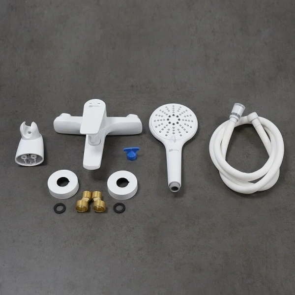 Смеситель для ванны Lemark Bronx белый матовый LM3714MW (детальная фотография), с коротким изливом