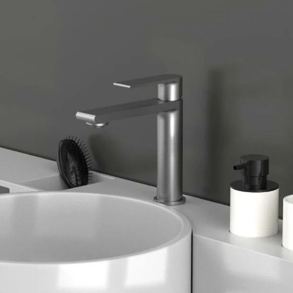 Смеситель для раковины Vincea Vogue однорычажный, вороненая сталь VBF-1V1GM (детальная фотография), современные, hi-tech