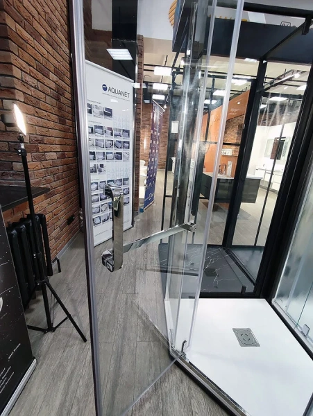 Душевой уголок RGW Hotel HO-081 профиль хром 350608199-11 (детальная фотография), со средним поддоном