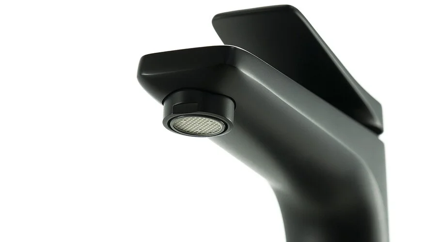 Смеситель для раковины Lemark Bronx черный LM3709BL (детальная фотография), современные, hi-tech