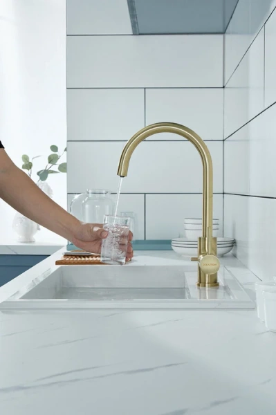 Смеситель для кухни Paulmark Essen бронза Es213211-BR (детальная фотография), с поворотным изливом