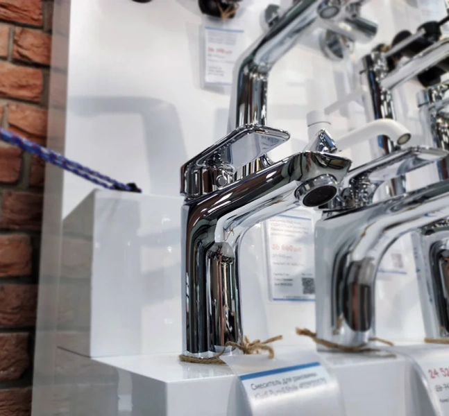 Смеситель для раковины Kludi Pure&Style 40292 однозахватный (детальная фотография), однорычажные, двухрычажные