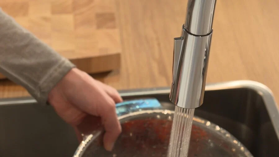 Смеситель для кухни Hansgrohe Talis S под сталь 72813800 (детальная фотография), с поворотным изливом, c выдвижным изливом (лейкой)