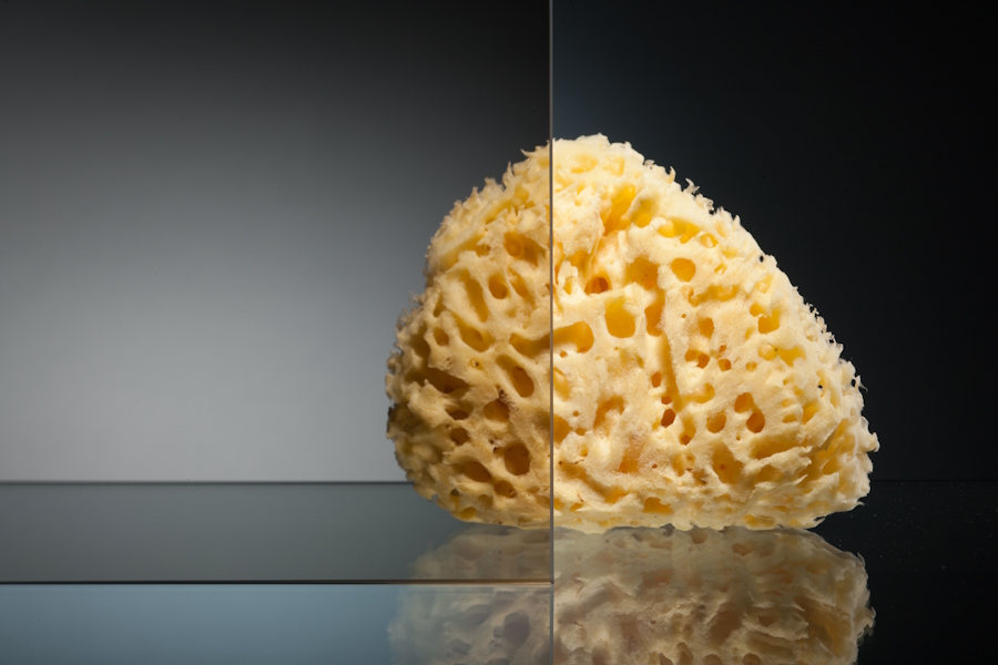 Душевая шторка на ванную стекло бронза Vegas-glass ZV+ZVF 160х75 05 (детальная фотография), бронзовый профиль, золотой профиль