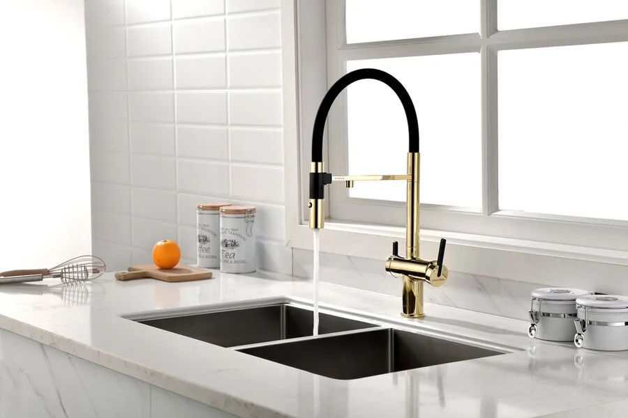 Смеситель для питьевой воды Paulmark Gravity золото Gr213888-G (детальная фотография), золото, черные, комбинированные