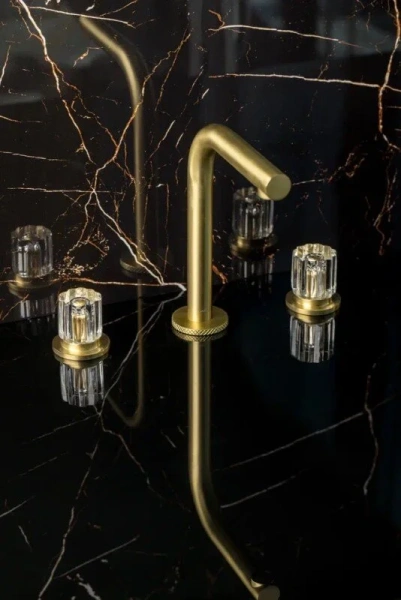 Смеситель для раковины Boheme Elegante золото матовое 152-MG-EL (детальная фотография), классические, ретро, с кристаллами swarovski, с элементами стекла, декорированные