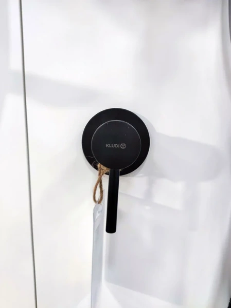 Гигиенический душ с смесителем Kludi Bozz черный 389983976 (детальная фотография), полный комплект со смесителем