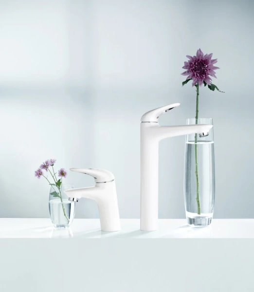 Смеситель для раковины белая луна Grohe Eurostyle New  23570LS3 (детальная фотография), высокие, округлая форма