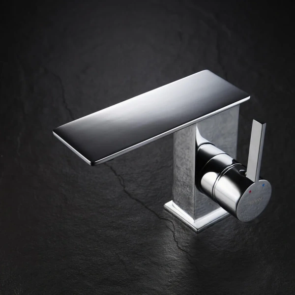 Смеситель для раковины Black&White Universe хром 7100U (детальная фотография)