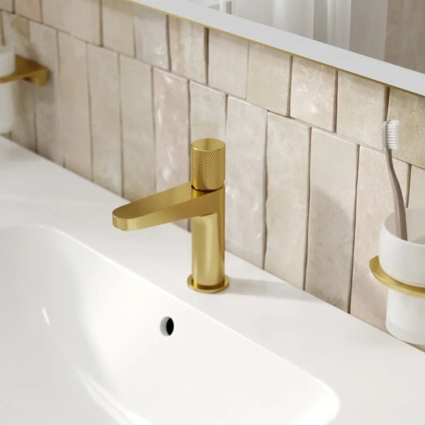 Смеситель для раковины WasserKRAFT Schunter золото 8203 (детальная фотография), современные, hi-tech