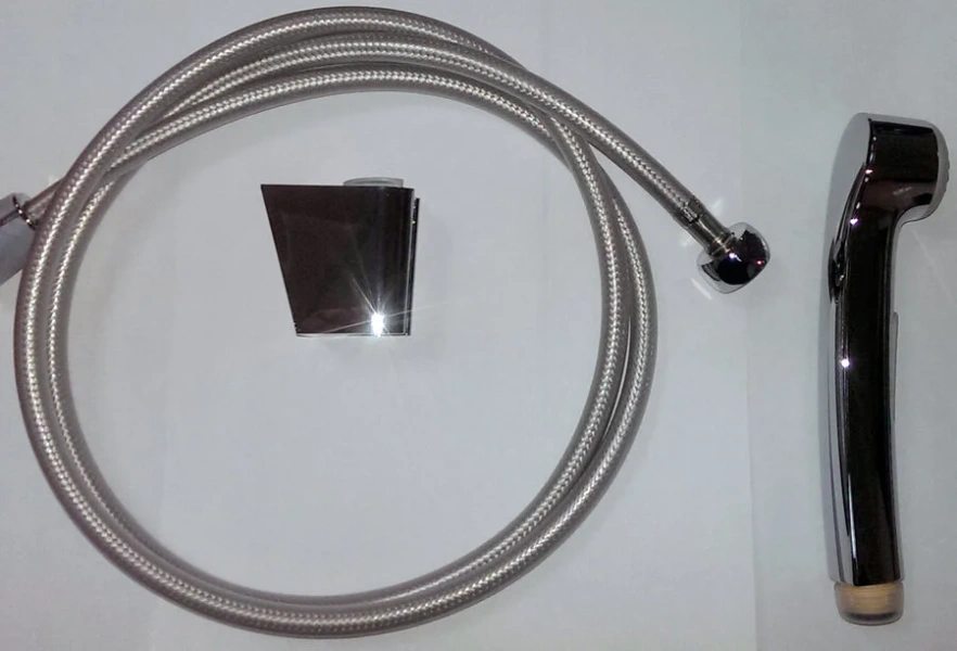 Гигиенический душ с держателем и шлангом Hansgrohe 32128 пластик (детальная фотография), хром, золото