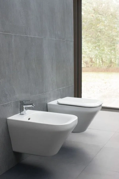 Унитаз подвесной Ideal Standard TONIC II AquaBlade K316701 (детальная фотография), безободковые, сиденье с микролифтом , с антивсплеском