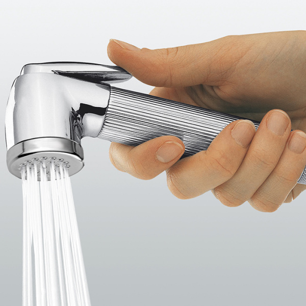 Гигиенический набор, хром, Bossini C69002 CR C69002B.030 (детальная фотография), комплект с лейкой, шлангом и держателем